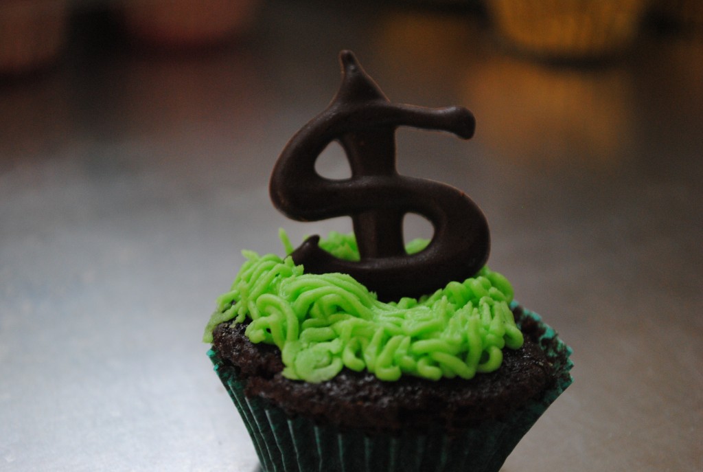 Moneyball Cupcake